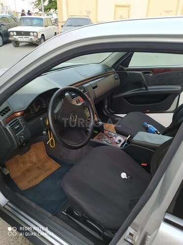 Mercedes E 240 1999, 304,234 km - 2.4 l - Bakı
