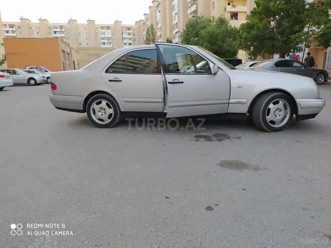 Mercedes E 240 1999, 304,234 km - 2.4 l - Bakı
