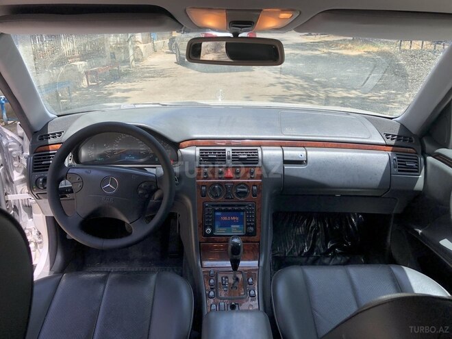 Mercedes E 240 2001, 236,000 km - 2.6 l - Bakı