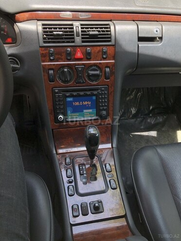 Mercedes E 240 2001, 236,000 km - 2.6 l - Bakı