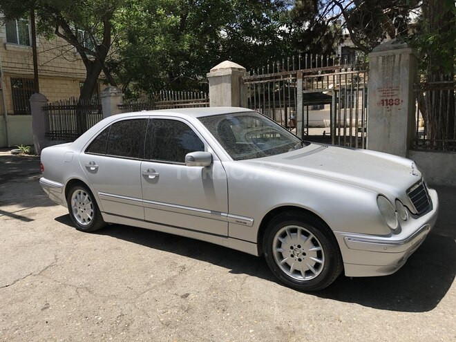 Mercedes E 240 2001, 236,000 km - 2.6 l - Bakı
