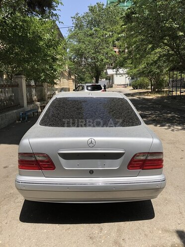 Mercedes E 240 2001, 236,000 km - 2.6 l - Bakı