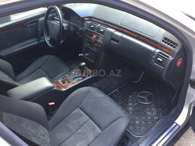 Mercedes E 240 1997, 323,090 km - 2.4 l - Gəncə