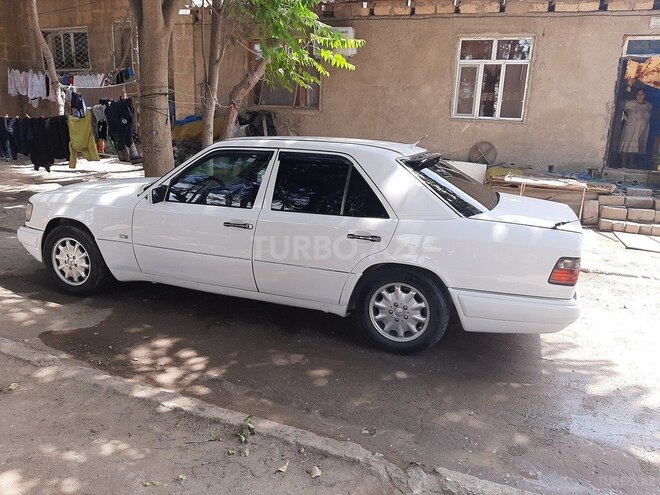 Mercedes E 220 1994, 400,000 km - 2.2 л - Sumqayıt