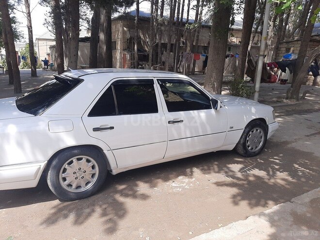 Mercedes E 220 1994, 400,000 km - 2.2 л - Sumqayıt