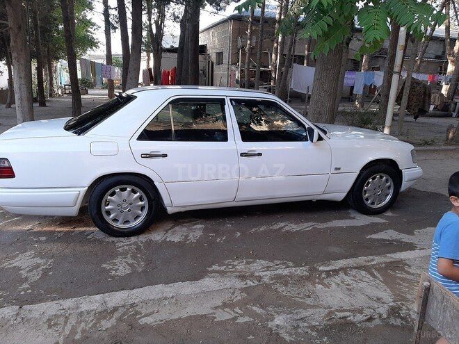 Mercedes E 220 1994, 400,000 km - 2.2 л - Sumqayıt