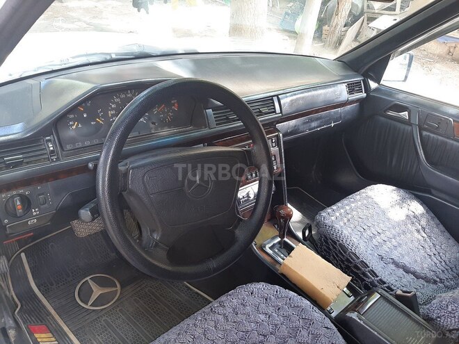 Mercedes E 220 1994, 400,000 km - 2.2 л - Sumqayıt
