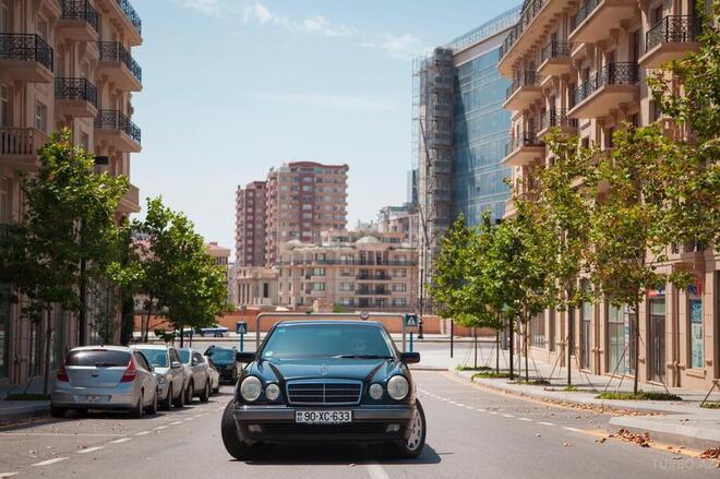 Mercedes E 280 1998, 269,700 km - 2.8 l - Bakı