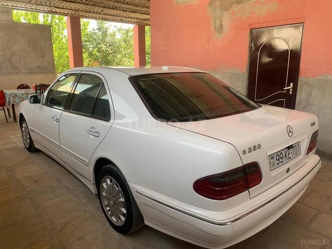 Mercedes E 220 2000, 352,968 km - 2.2 l - Bakı
