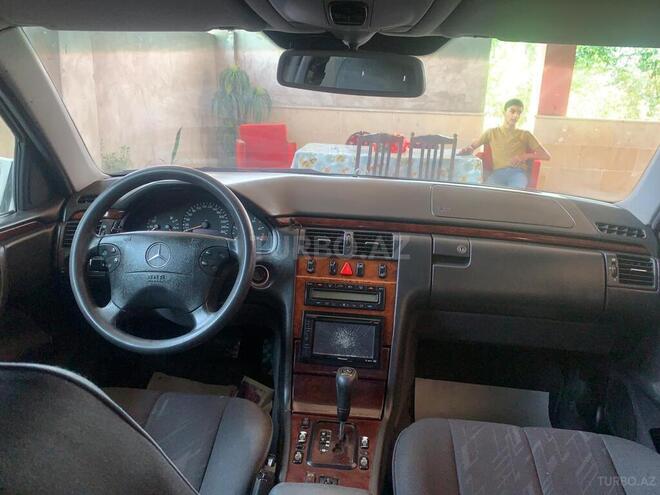 Mercedes E 220 2000, 352,968 km - 2.2 l - Bakı