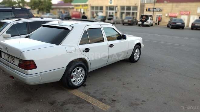 Mercedes E 200 1993, 358,417 km - 2.0 l - Beyləqan