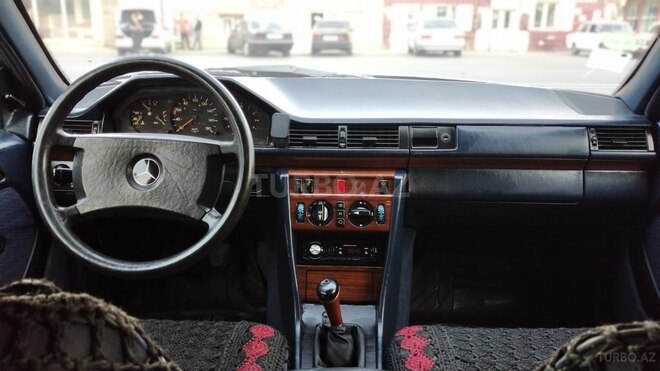 Mercedes E 200 1993, 358,417 km - 2.0 l - Beyləqan