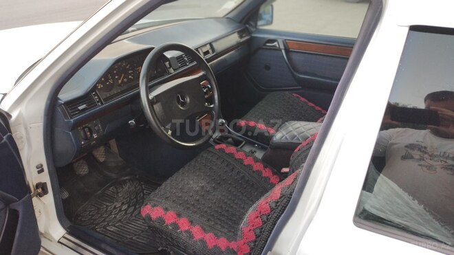 Mercedes E 200 1993, 358,417 km - 2.0 l - Beyləqan