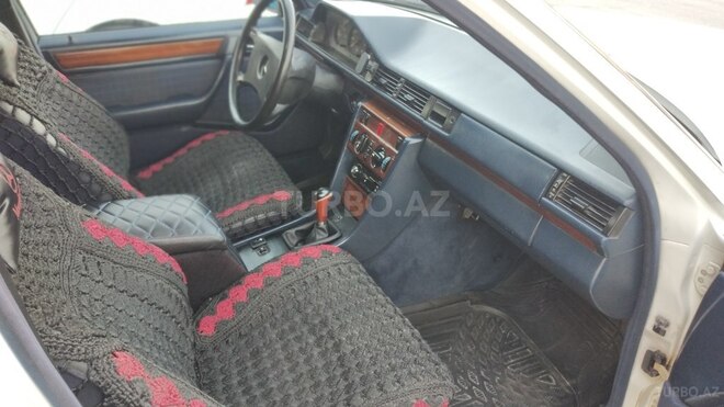 Mercedes E 200 1993, 358,417 km - 2.0 l - Beyləqan