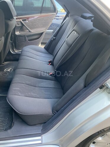 Mercedes E 270 2001, 319,000 km - 2.7 л - Bakı