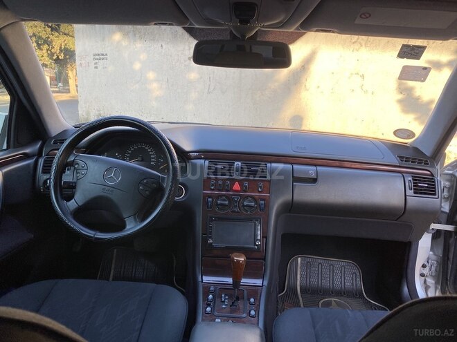 Mercedes E 270 2001, 319,000 km - 2.7 л - Bakı