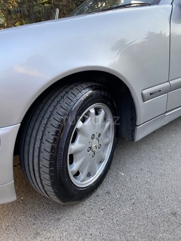 Mercedes E 270 2001, 319,000 km - 2.7 л - Bakı