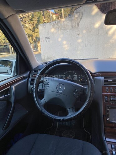 Mercedes E 270 2001, 319,000 km - 2.7 л - Bakı