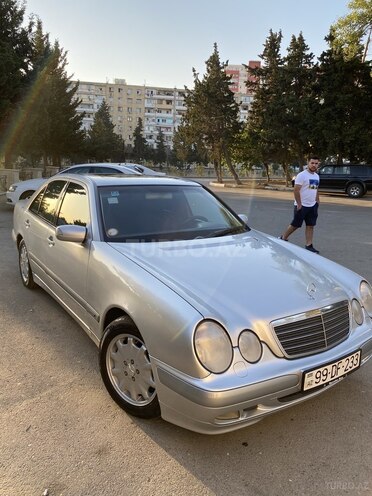 Mercedes E 270 2001, 319,000 km - 2.7 л - Bakı