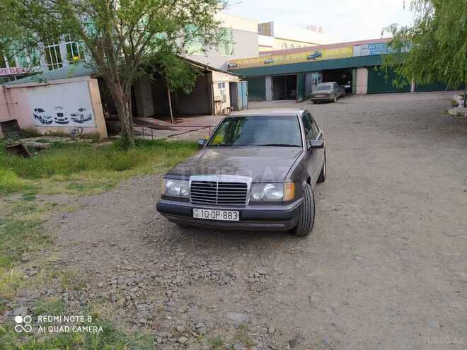 Mercedes E 250 1991, 675,500 km - 2.5 l - Masallı