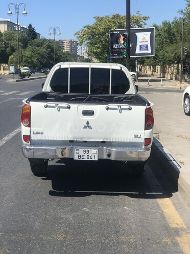 Mitsubishi L200 2011, 240,000 km - 2.5 l - Bakı