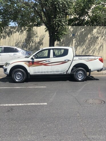 Mitsubishi L200 2011, 240,000 km - 2.5 l - Bakı