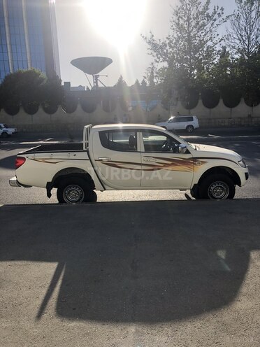 Mitsubishi L200 2011, 240,000 km - 2.5 l - Bakı