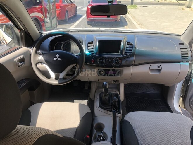Mitsubishi L200 2011, 240,000 km - 2.5 l - Bakı