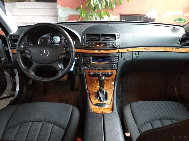 Mercedes E 220 2006, 206,000 km - 2.2 l - Bakı