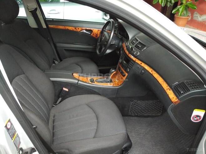 Mercedes E 220 2006, 206,000 km - 2.2 l - Bakı