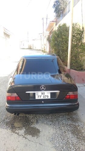 Mercedes E 220 1995, 258,700 km - 2.2 l - Bakı