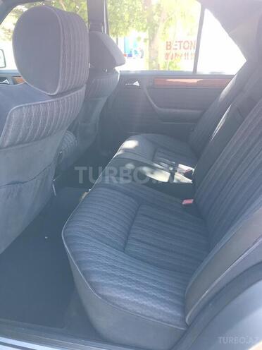 Mercedes E 230 1992, 271,000 km - 2.3 l - Bakı