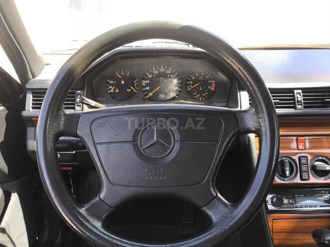 Mercedes E 230 1992, 271,000 km - 2.3 l - Bakı
