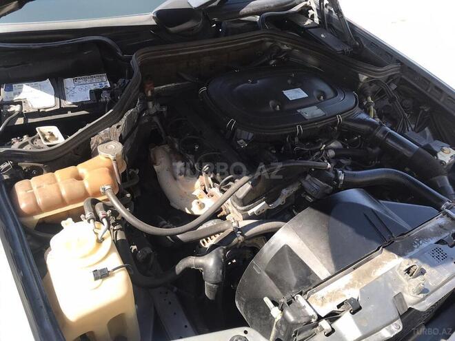 Mercedes E 230 1992, 271,000 km - 2.3 l - Bakı