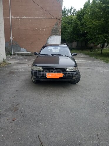 Opel Astra 1996, 218,000 km - 1.6 l - Şəki