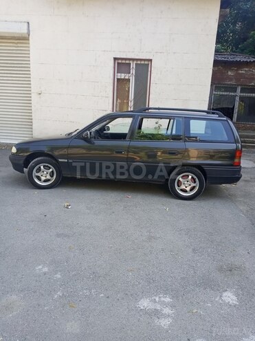 Opel Astra 1996, 218,000 km - 1.6 l - Şəki