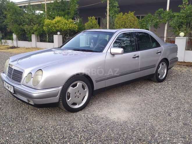 Mercedes E 240 1997, 20,000 km - 2.6 l - Salyan