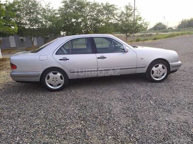 Mercedes E 240 1997, 20,000 km - 2.6 l - Salyan