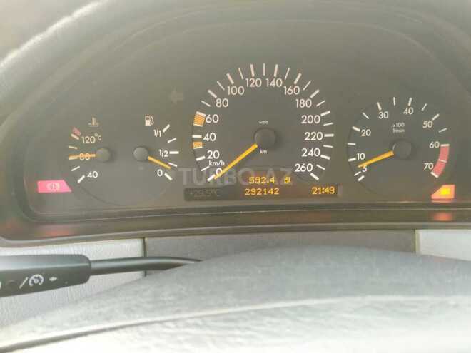 Mercedes E 240 1997, 20,000 km - 2.6 l - Salyan