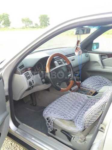 Mercedes E 240 1997, 20,000 km - 2.6 l - Salyan