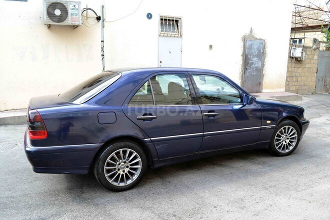 Mercedes C 220 2000, 383,779 km - 2.2 l - Bakı