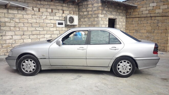 Mercedes C 220 2000, 380,000 km - 2.2 l - Bakı