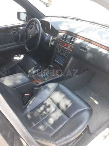 Mercedes E 230 1995, 258,000 km - 2.3 l - Lənkəran