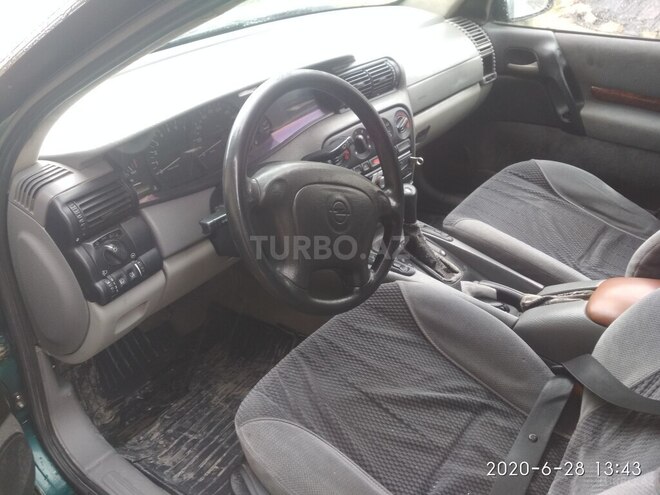 Opel Omega 1995, 325,000 km - 2.0 l - Qusar