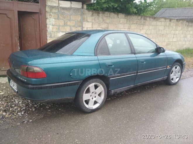 Opel Omega 1995, 325,000 km - 2.0 l - Qusar