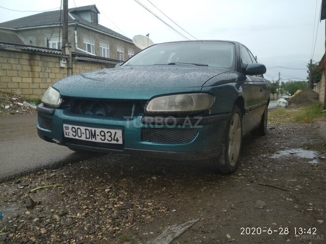 Opel Omega 1995, 325,000 km - 2.0 l - Qusar