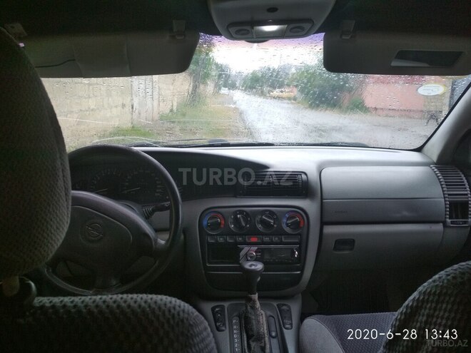 Opel Omega 1995, 325,000 km - 2.0 l - Qusar