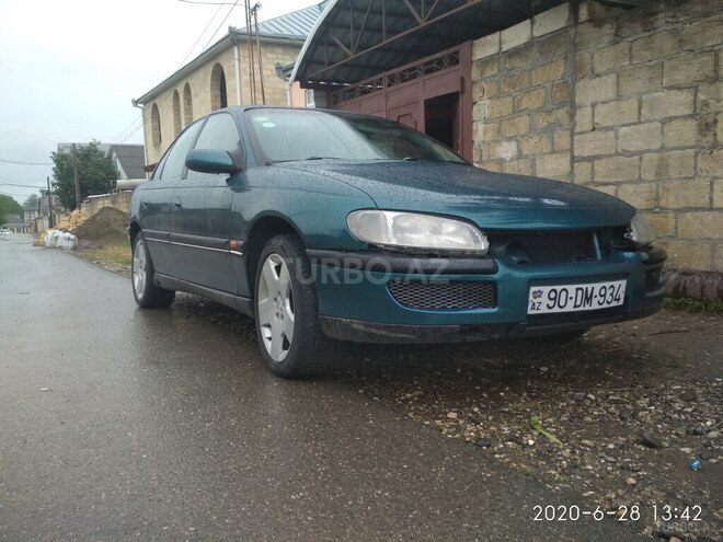 Opel Omega 1995, 325,000 km - 2.0 l - Qusar
