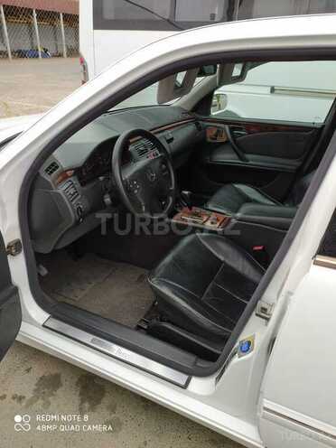 Mercedes E 320 2000, 196,000 km - 3.2 л - Şirvan