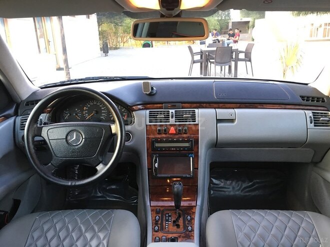 Mercedes E 240 1999, 265,000 km - 2.4 л - Kürdəmir